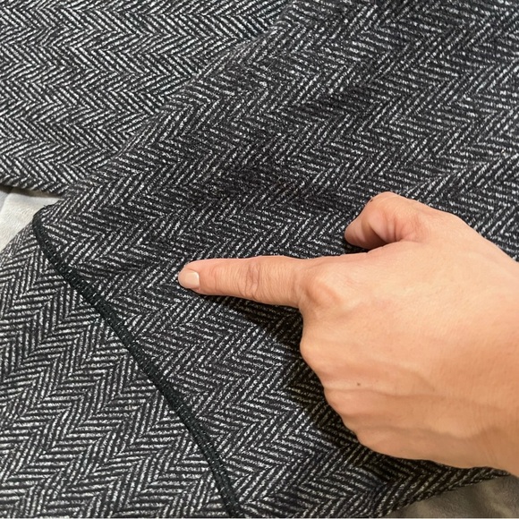 Lululemon Flawed Black and White Women's Leggings - Picture 3 of 4